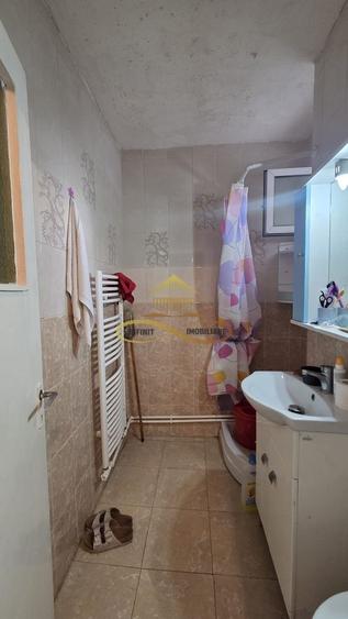 Apartament cu 3 camere decomandat în Milcov
