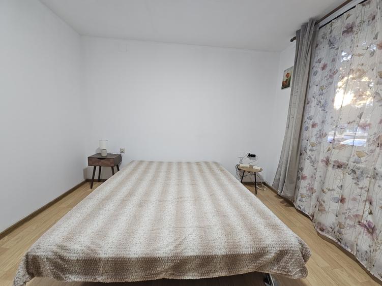 Apartament cu 2 camere semidecomandat în Far