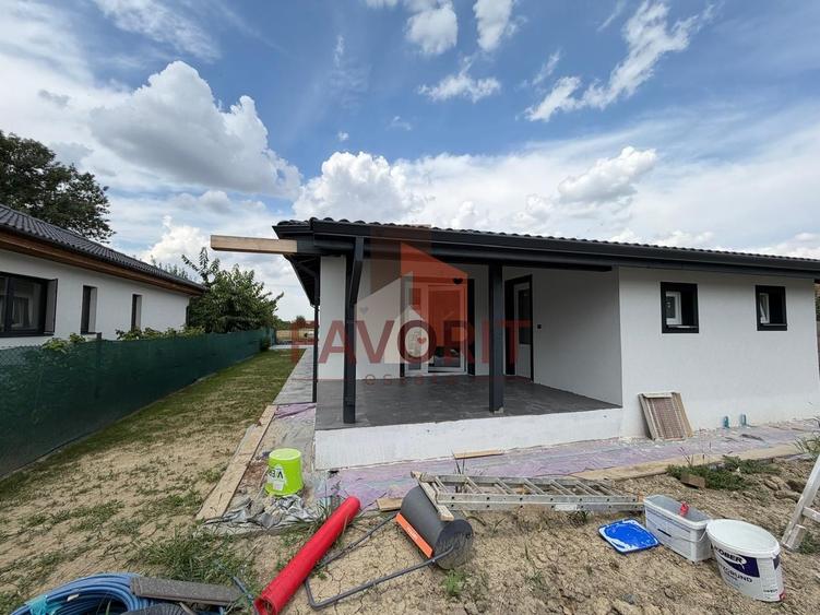 Duplex cu 3 camere cu Canalizare în Sânmihaiu Român