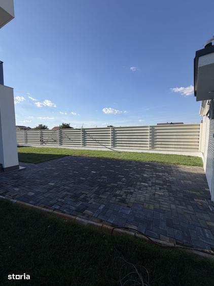 Casă cu 4 camere cu Teren 350 Mp în 1 Decembrie