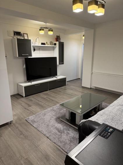 Apartament cu 3 camere decomandat, mobilat în Central