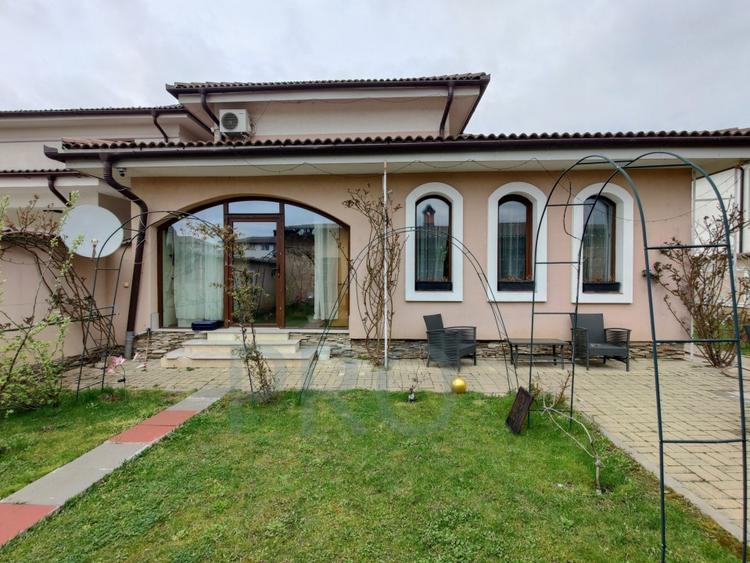 Casă individuală cu 4 camere cu Canalizare în Șelimbăr