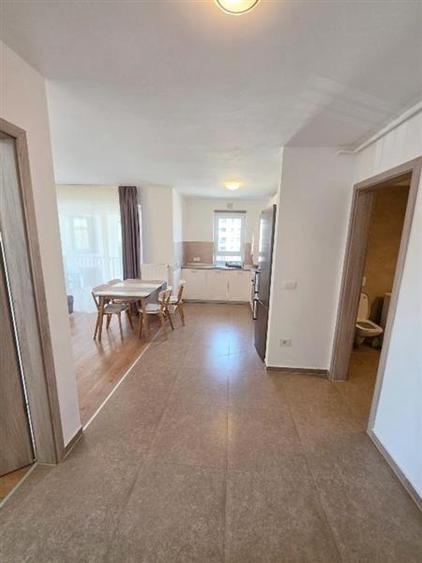 Apartament cu 2 camere decomandat, mobilat în Tractorul