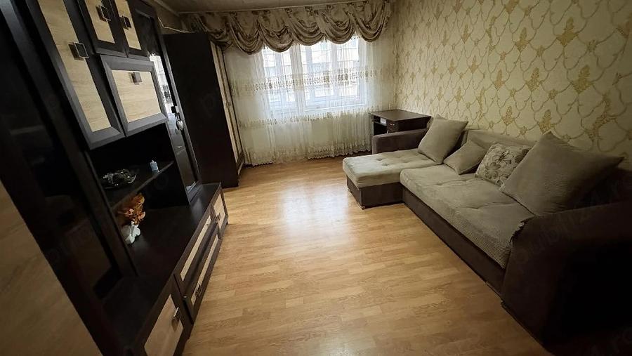 Apartament cu 3 camere decomandat în Petros