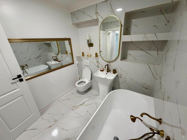 Apartament cu 3 camere decomandat în Peninsula