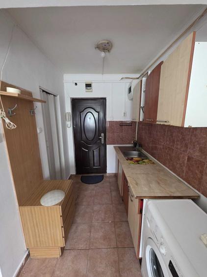 Garsonieră decomandată în Micro 17