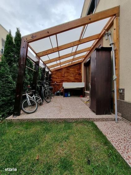 Casă cu 4 camere în 1 Decembrie
