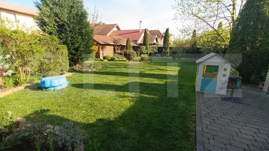 Casă individuală cu 7 camere cu Canalizare în Cetate