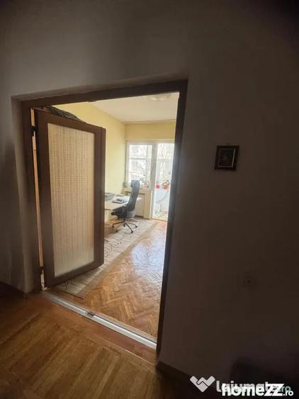 Apartament cu 3 camere semidecomandat în Peninsula