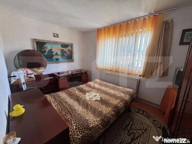 Apartament cu 2 camere semidecomandat, mobilat în Micro 11