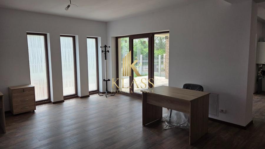 Apartament cu 4 camere decomandat în Odăi