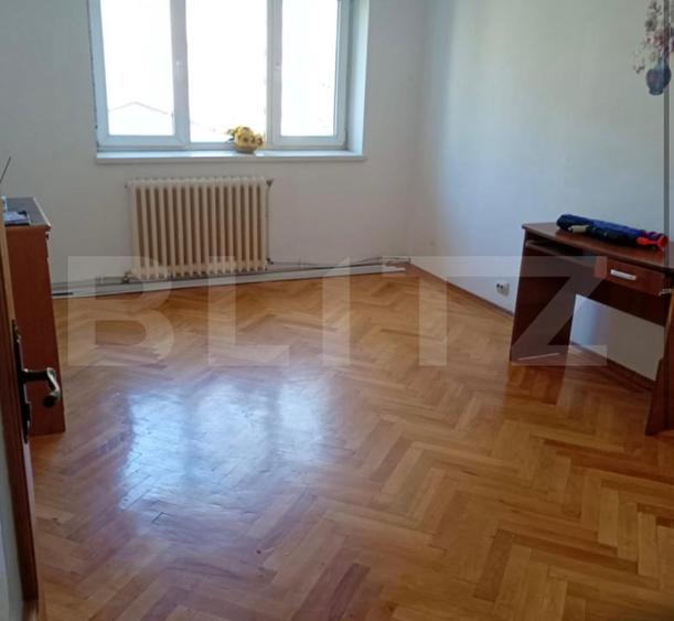 Apartament cu 3 camere decomandat în George Enescu