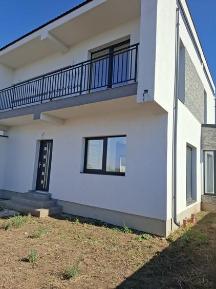 Duplex cu 5 camere cu Canalizare în Sânandrei