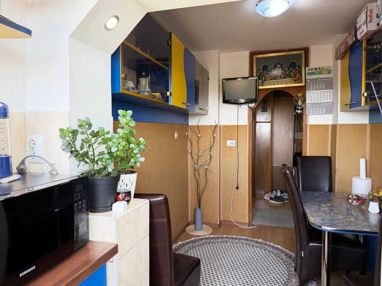 Apartament cu 3 camere decomandat în Nufărul
