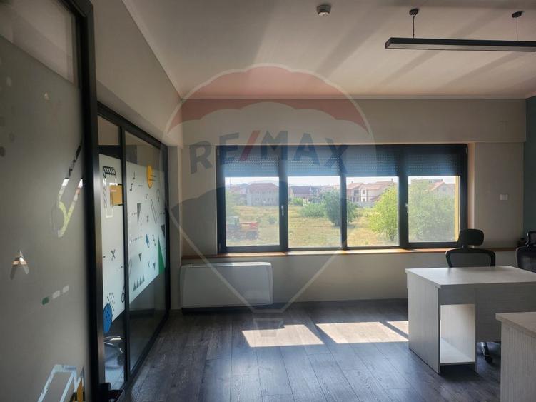 Birou, de 40 mp, în Nufărul