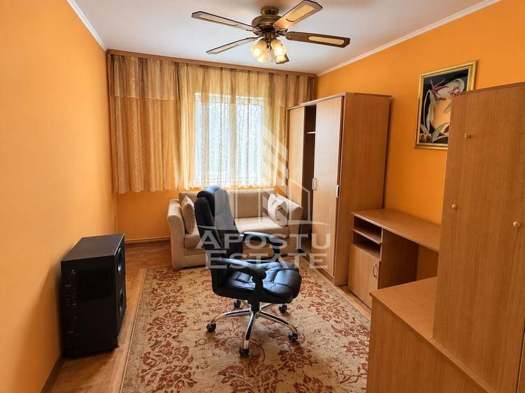 Apartament cu 3 camere decomandat, mobilat în Girocului