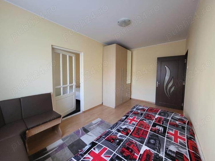 Apartament cu 3 camere semidecomandat în Baia Sprie