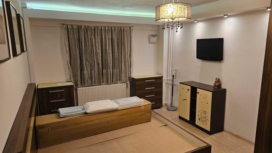 Apartament cu 3 camere decomandat în Calea Călărașilor