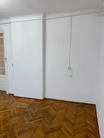Apartament cu 3 camere semidecomandat în Cotroceni