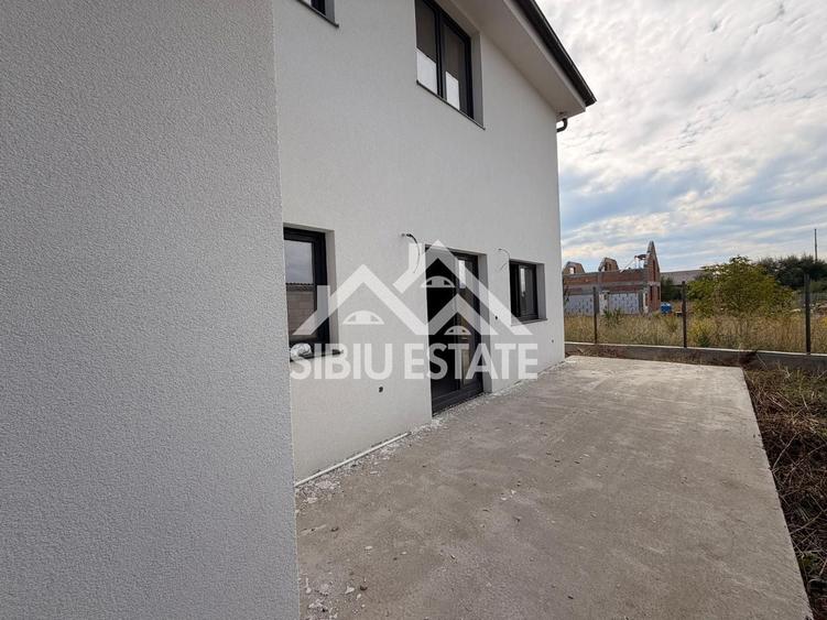 Casă individuală cu 5 camere cu Canalizare în Veterani