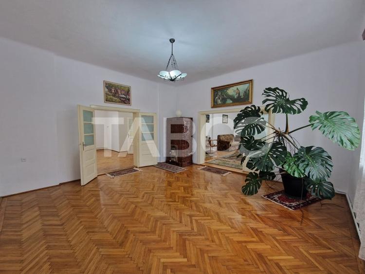Apartament cu 4 camere decomandat, mobilat în Central