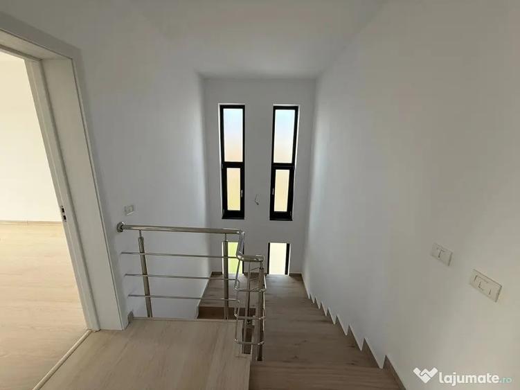 Casă cu 4 camere cu Teren 500 Mp în Cristian