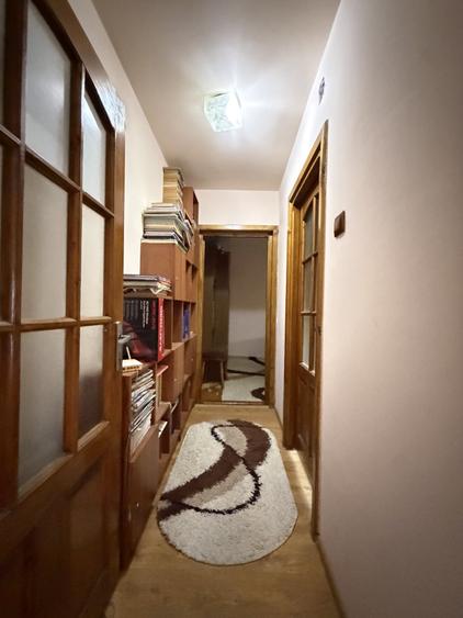 Apartament cu 4 camere semidecomandat, mobilat în Dacia