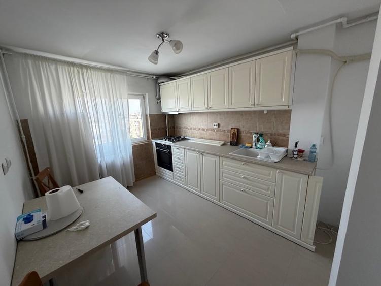 Apartament cu 3 camere decomandat, mobilat în Sebastian