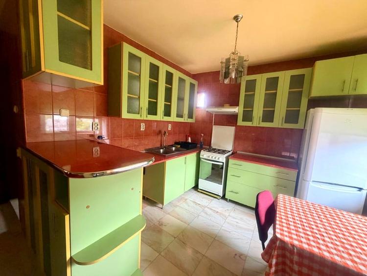 Casă individuală cu 8 camere cu Teren 484 Mp în Cetate