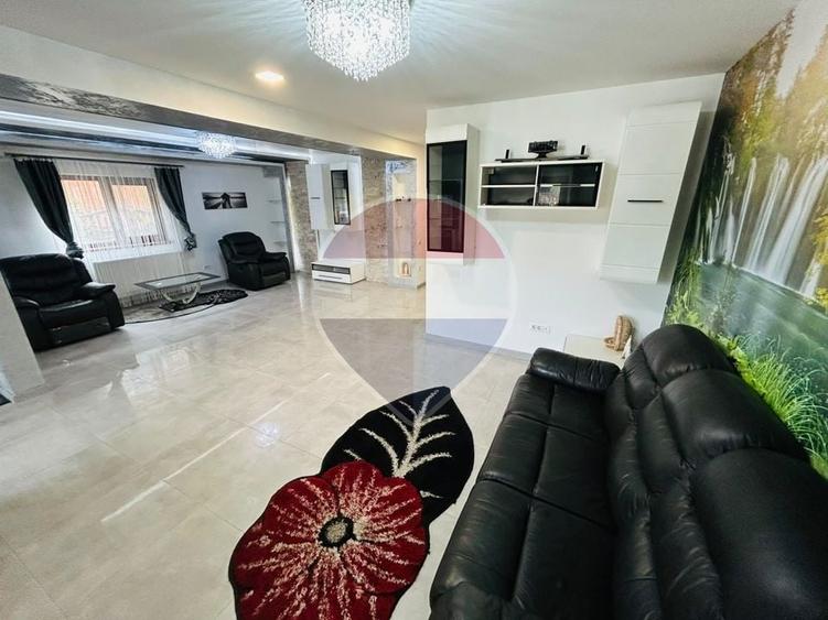 Casă individuală cu 5 camere cu Teren 390 Mp în Bariera Vâlcii