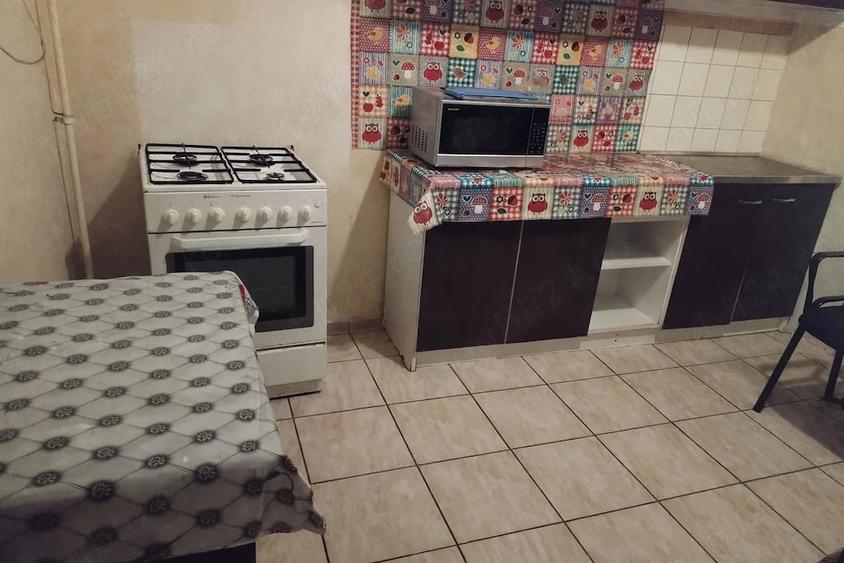Apartament cu 4 camere decomandat în Berceni