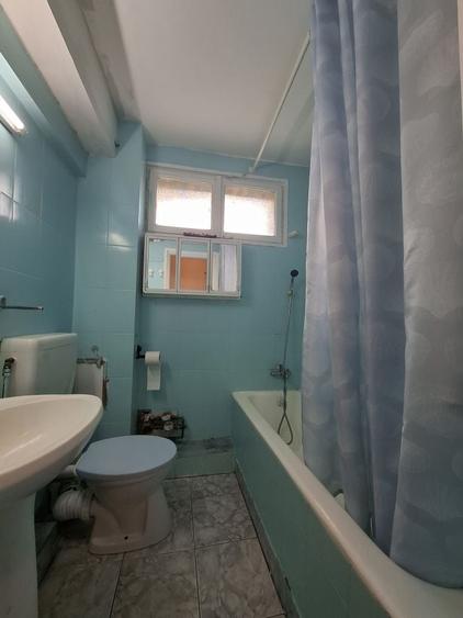 Apartament cu 3 camere semidecomandat în Câmpia Libertății