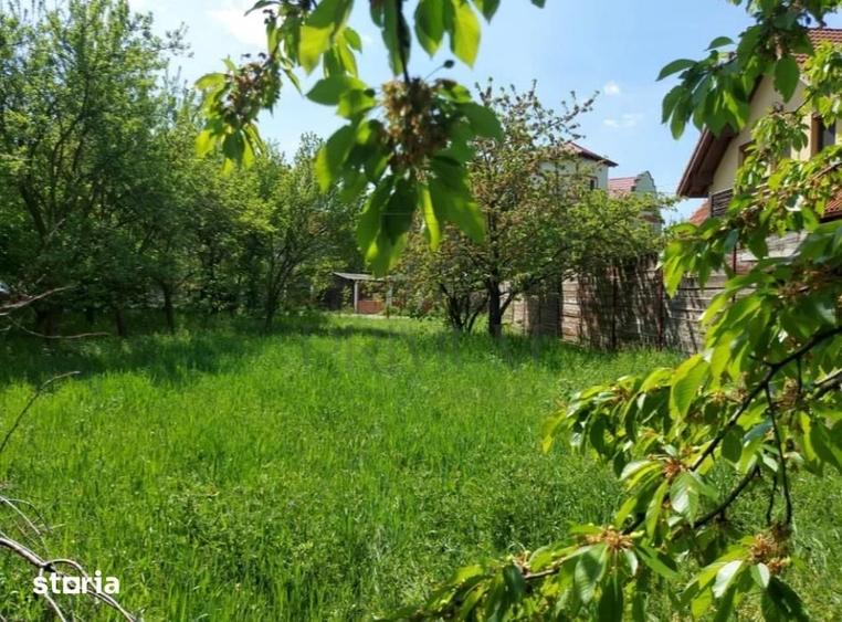 Teren de 550 mp, în Plopi