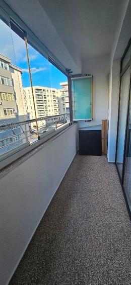 Apartament cu 3 camere semidecomandat, mobilat în 9 Mai