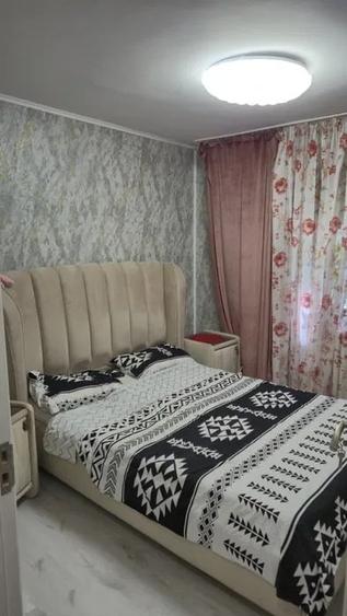 Apartament cu 3 camere decomandat în Podu Roș
