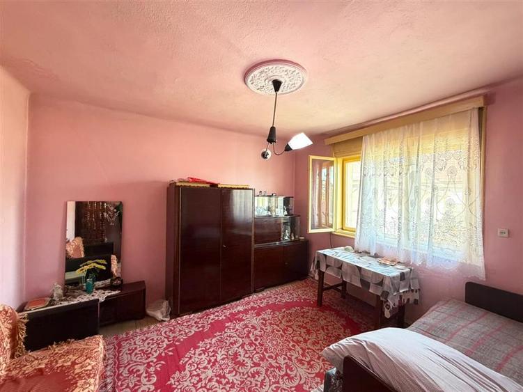 Casă cu 3 camere cu Teren 1240 Mp în Ineu