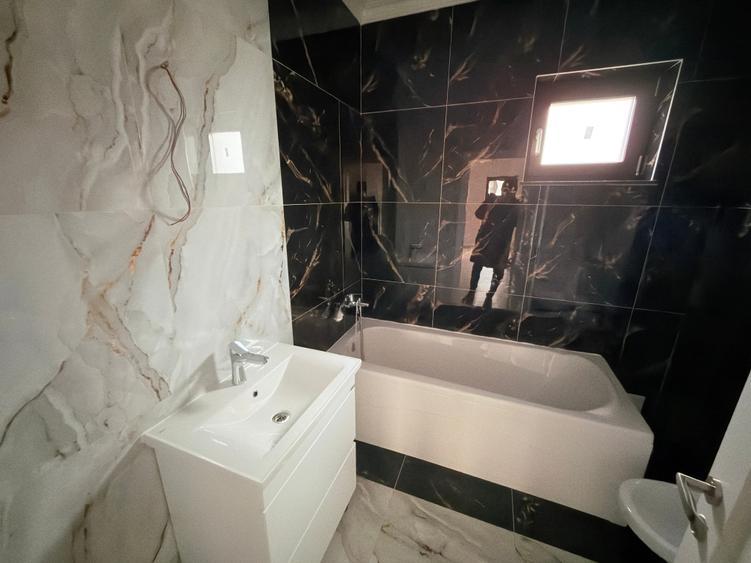 Casă individuală cu 3 camere cu Canalizare în Est