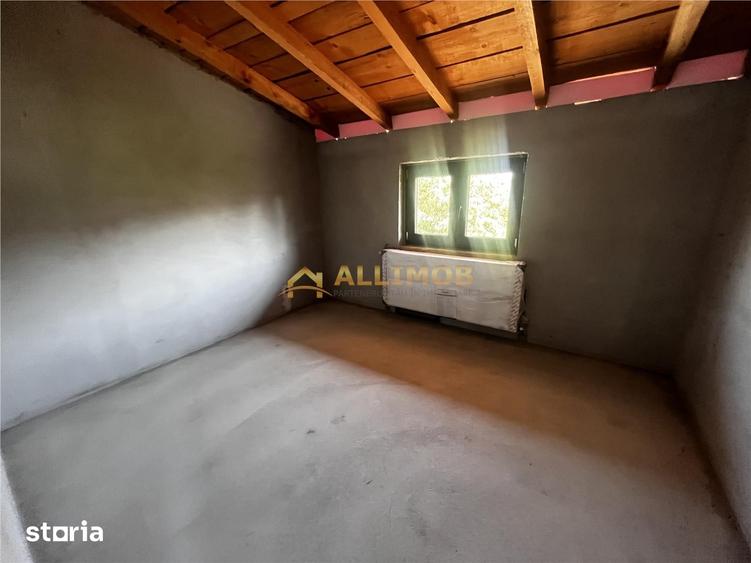 Casă cu 4 camere cu Teren 300 Mp în Târgșoru Vechi
