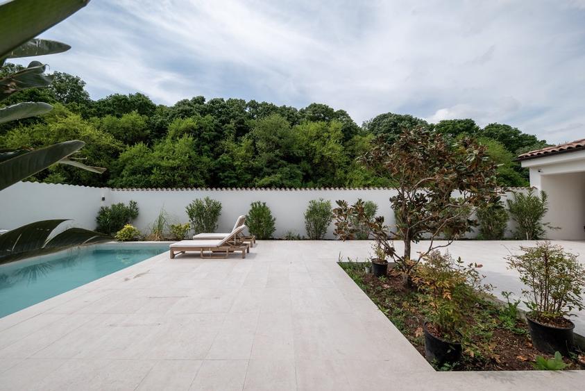 Casă individuală cu 5 camere cu Piscina în Gruiu