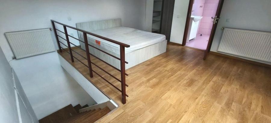 Apartament cu 3 camere semidecomandat în Florești