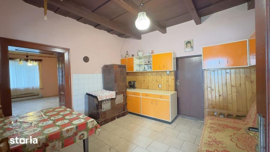 Casă cu 3 camere cu Teren 3263 Mp în Central