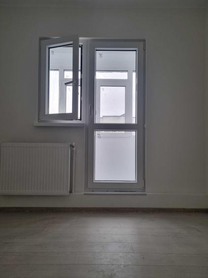 Apartament cu 3 camere decomandat în Exterior Vest
