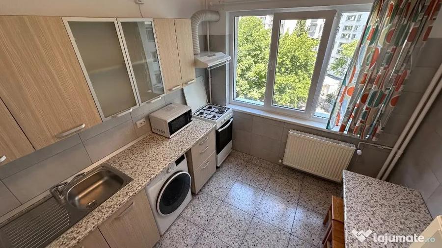 Apartament cu 3 camere decomandat în Dristor