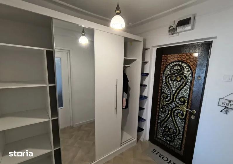 Apartament cu 2 camere semidecomandat în Podu Roș