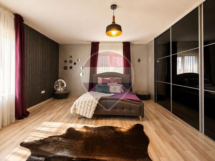 Casă individuală cu 5 camere cu Teren 375 Mp în Calea Romanului