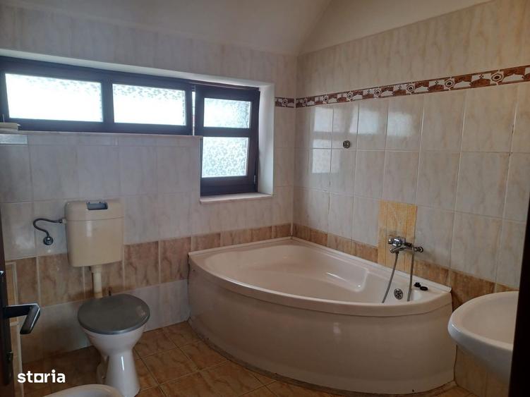 Casă cu 3 camere în Rontău