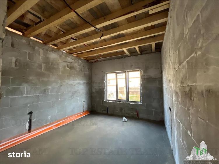 Casă cu 5 camere cu Teren 300 Mp în Lumina