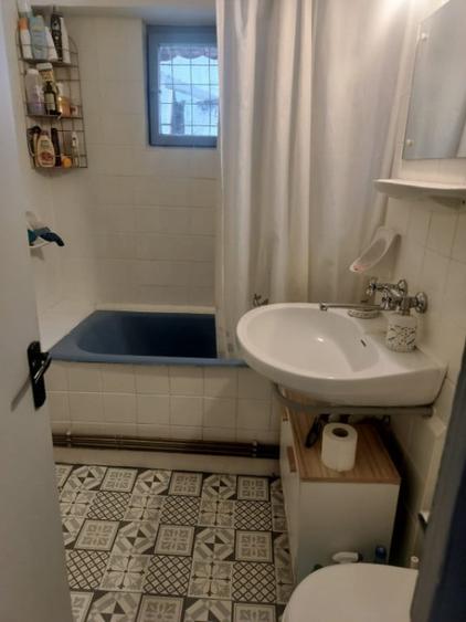 Apartament cu 3 camere decomandat în Sărari