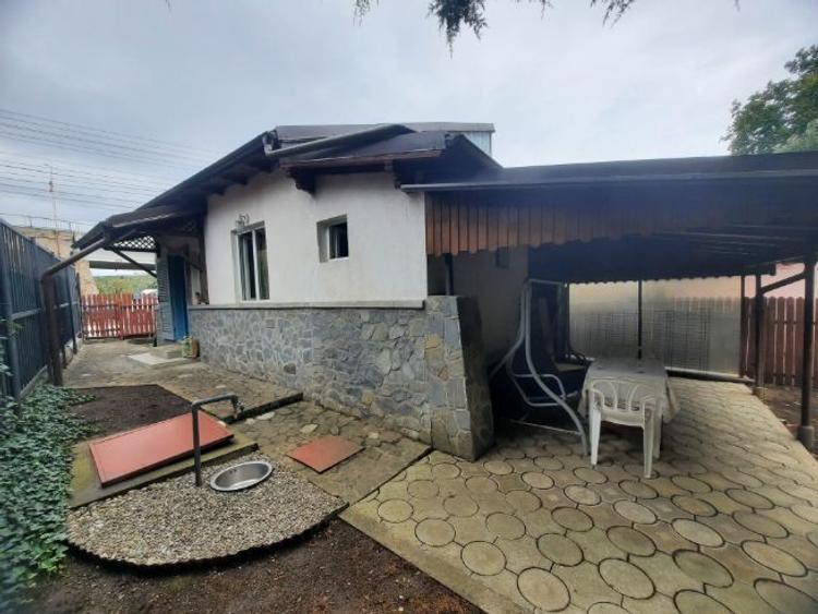Casă individuală cu 2 camere cu Teren 200 Mp în Podul Vadului