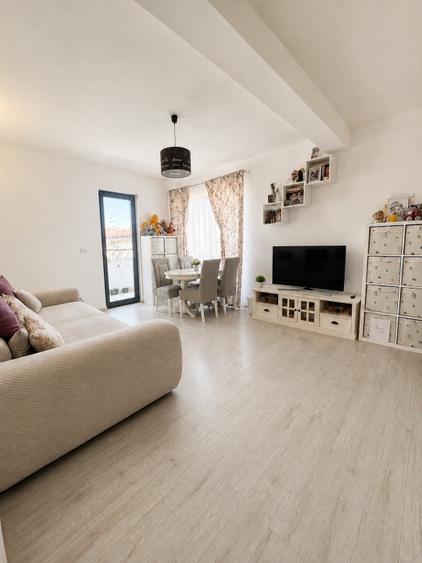 Apartament cu 2 camere semidecomandat, mobilat în Giroc